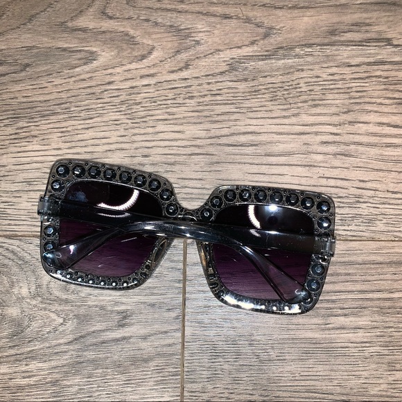 Basic Sunglasses - Picture 4 of 4